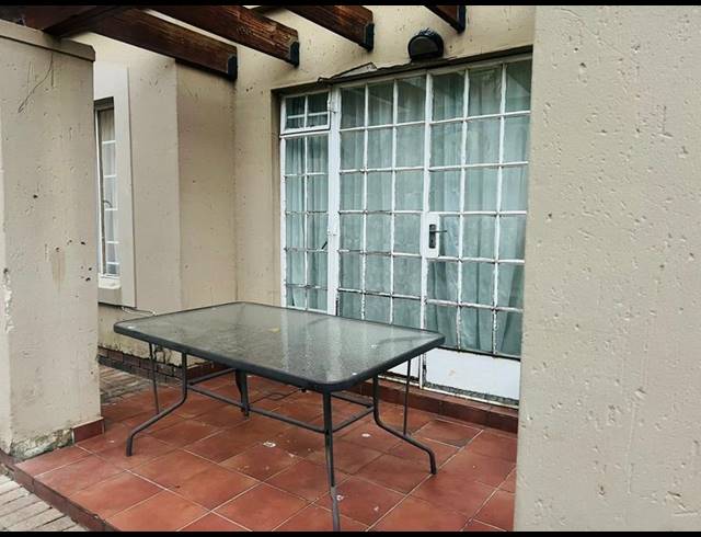 3 BEDROOM TOWNHOUSE FOR SALE IN CASTLEVIEW